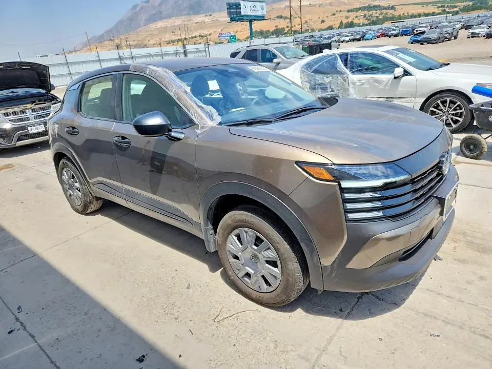 2025 NISSAN KICKS S  