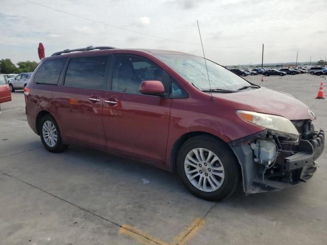 2013 TOYOTA SIENNA XLE