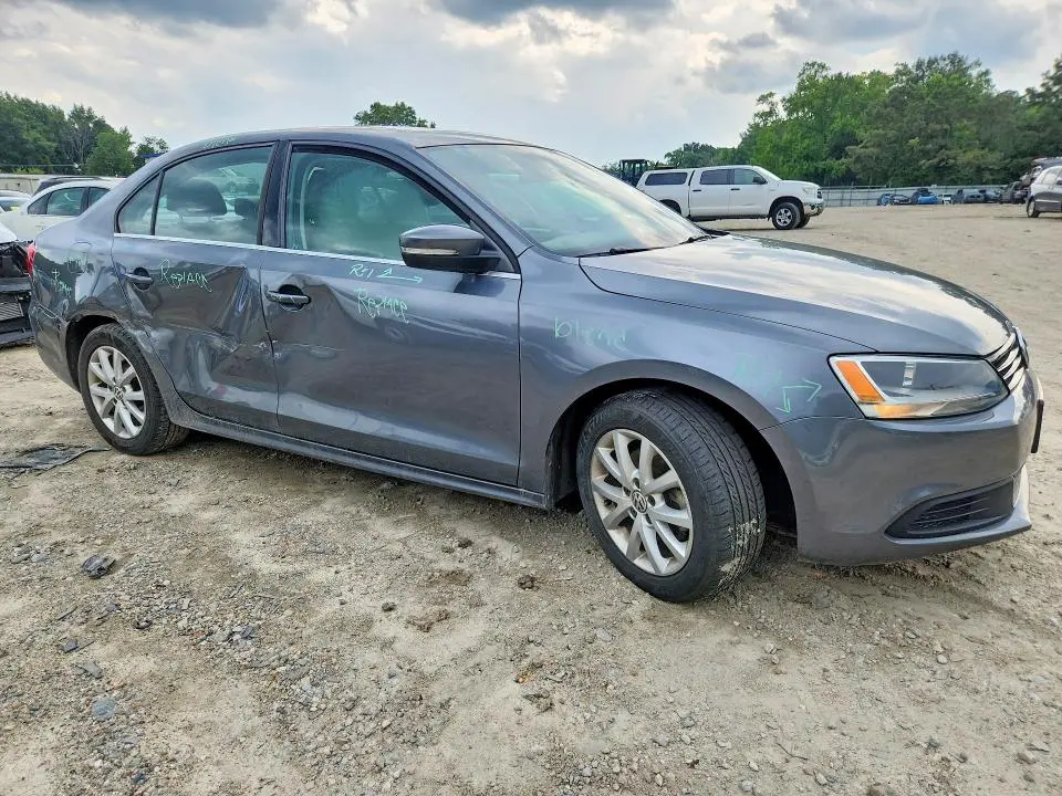2014 VOLKSWAGEN JETTA SE  