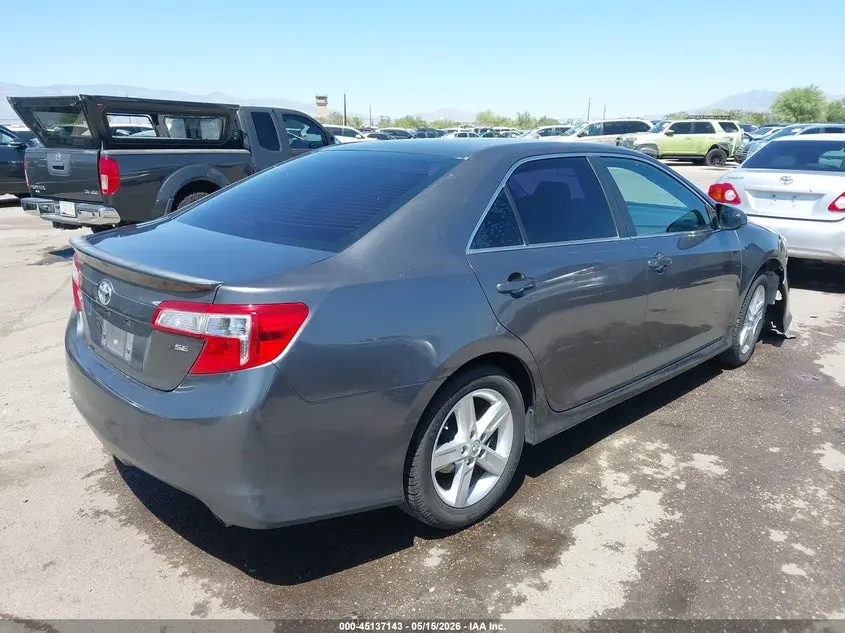 2014 TOYOTA CAMRY SE