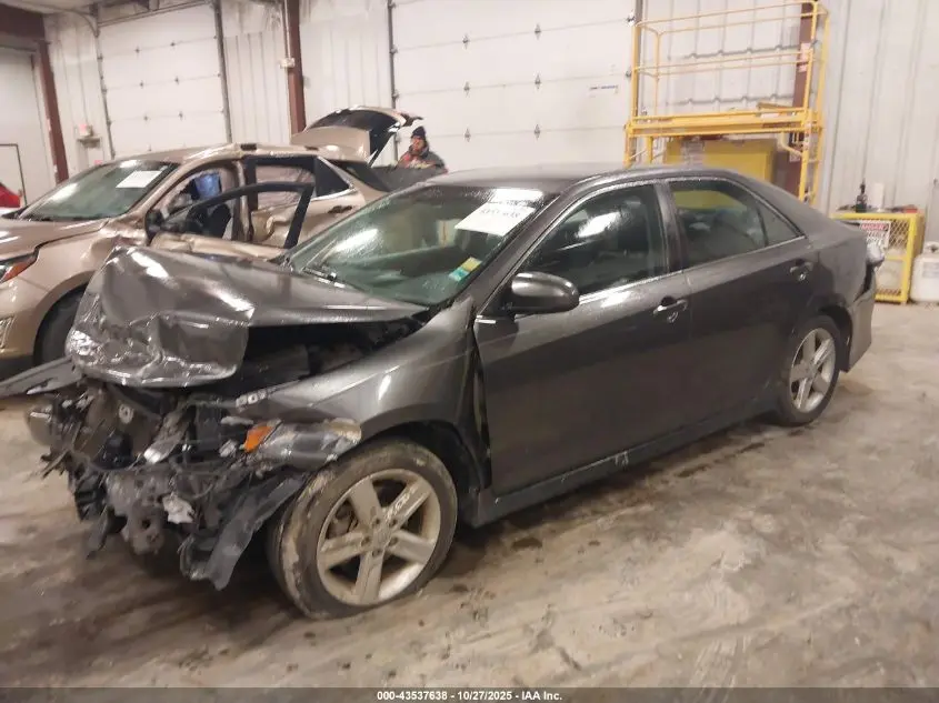 2014 TOYOTA CAMRY SE