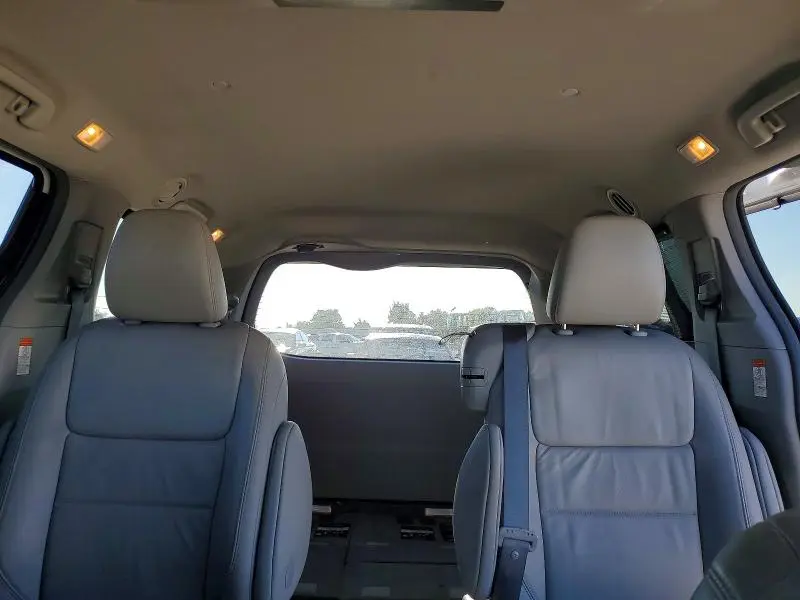 2017 TOYOTA SIENNA XLE PREMIUM 8-PASSENGER  