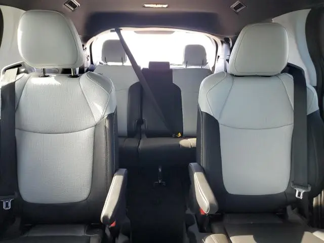 2025 TOYOTA SIENNA XSE  
