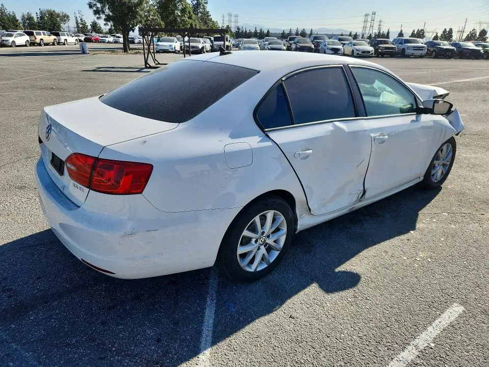 2012 VOLKSWAGEN JETTA SE  