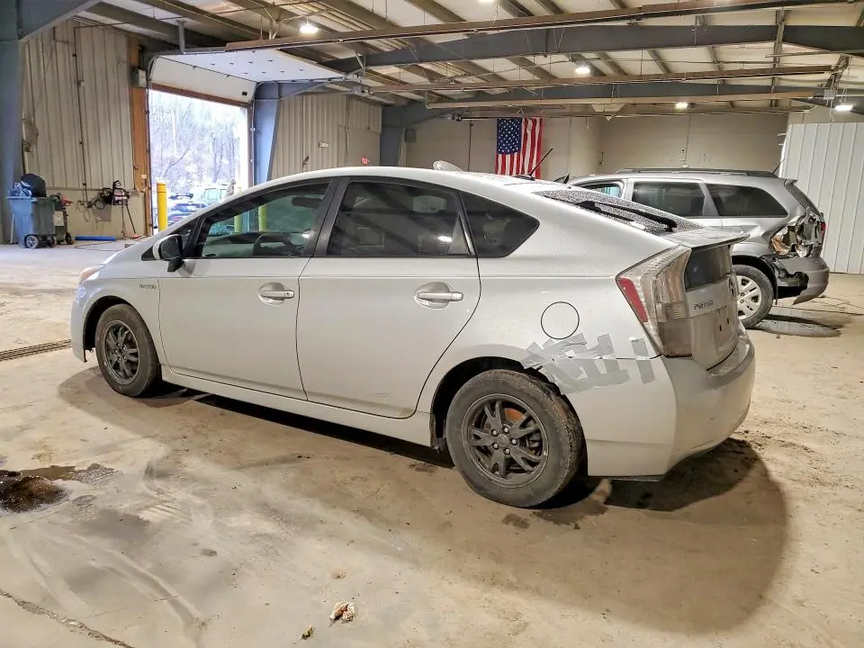 2011 TOYOTA PRIUS THREE  