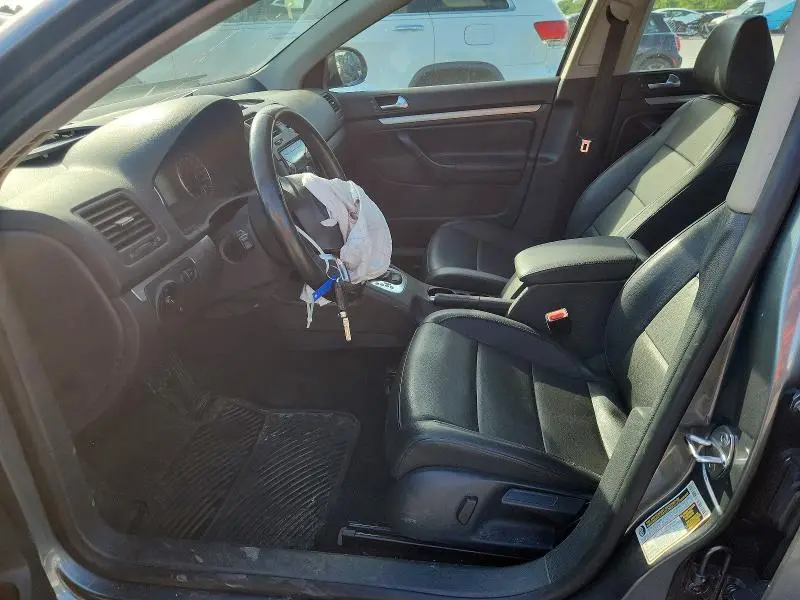 2010 VOLKSWAGEN JETTA SE  