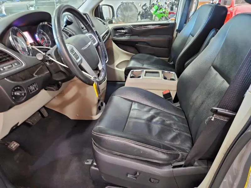 2013 CHRYSLER TOWN & COUNTRY TOURING  