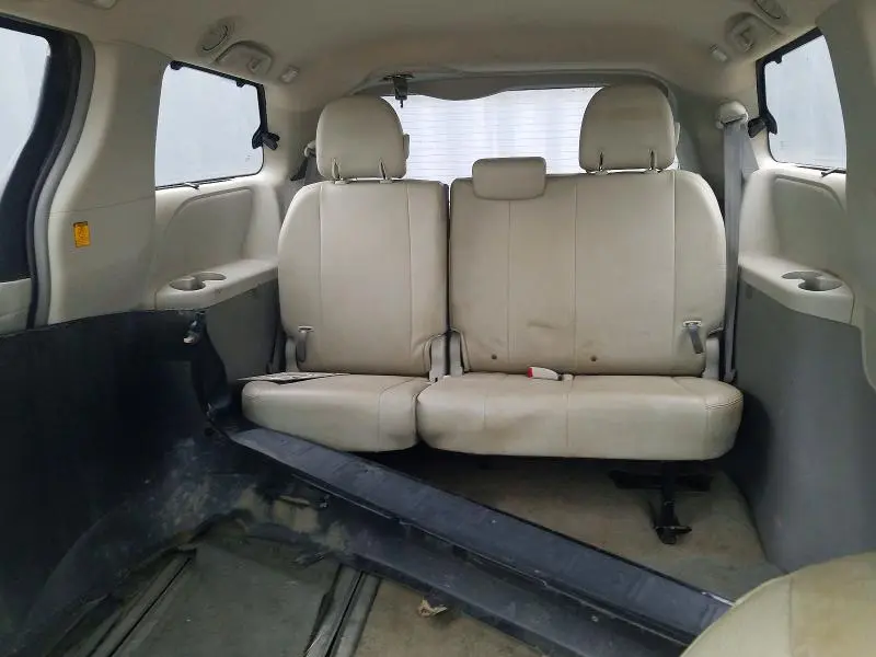 2011 TOYOTA SIENNA XLE  