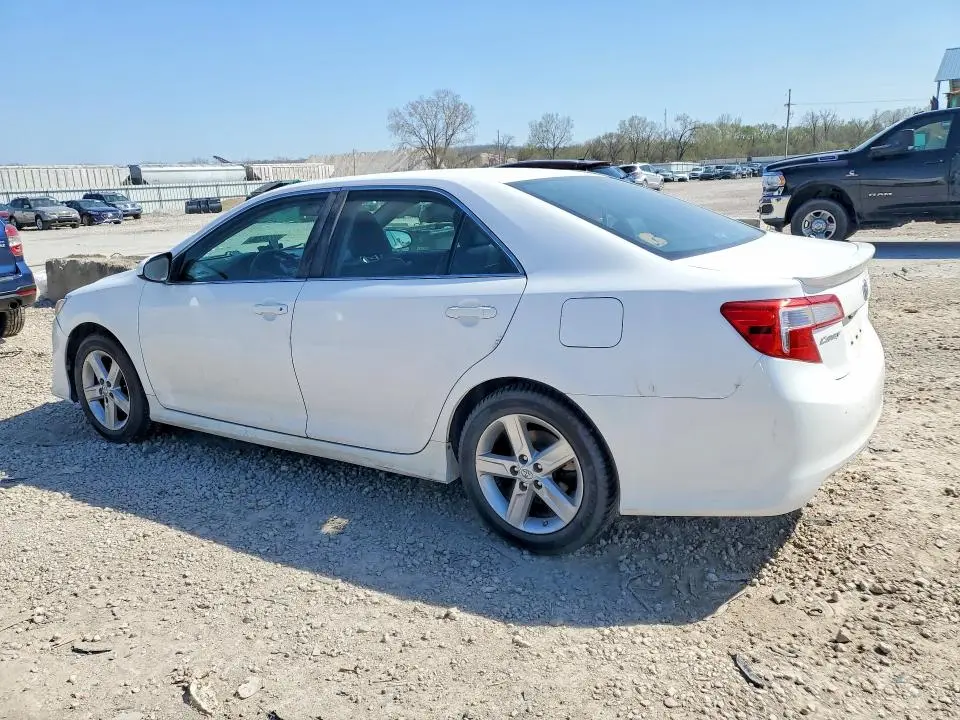 2014 TOYOTA CAMRY SE  
