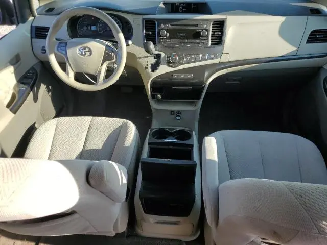 2014 TOYOTA SIENNA LE  