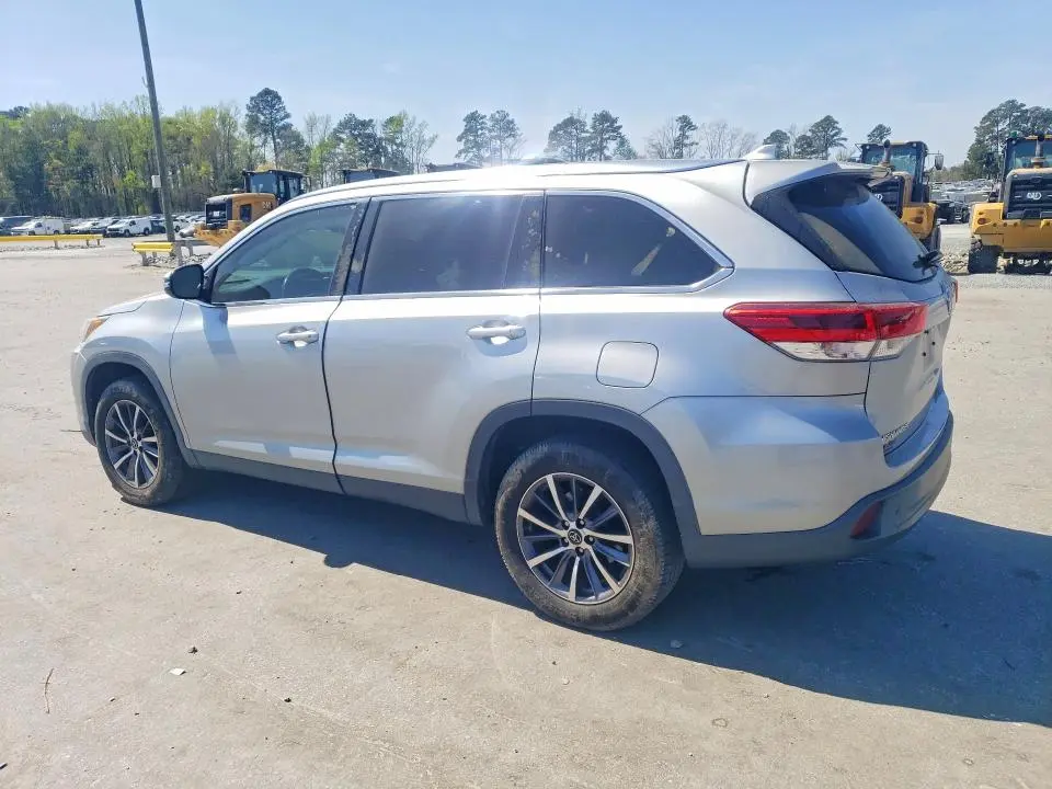 2019 TOYOTA HIGHLANDER XLE  