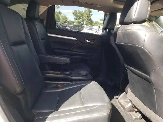 2017 TOYOTA HIGHLANDER SE  