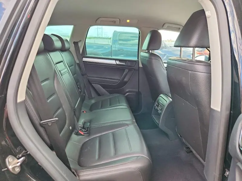 2013 VOLKSWAGEN TOUAREG V6  