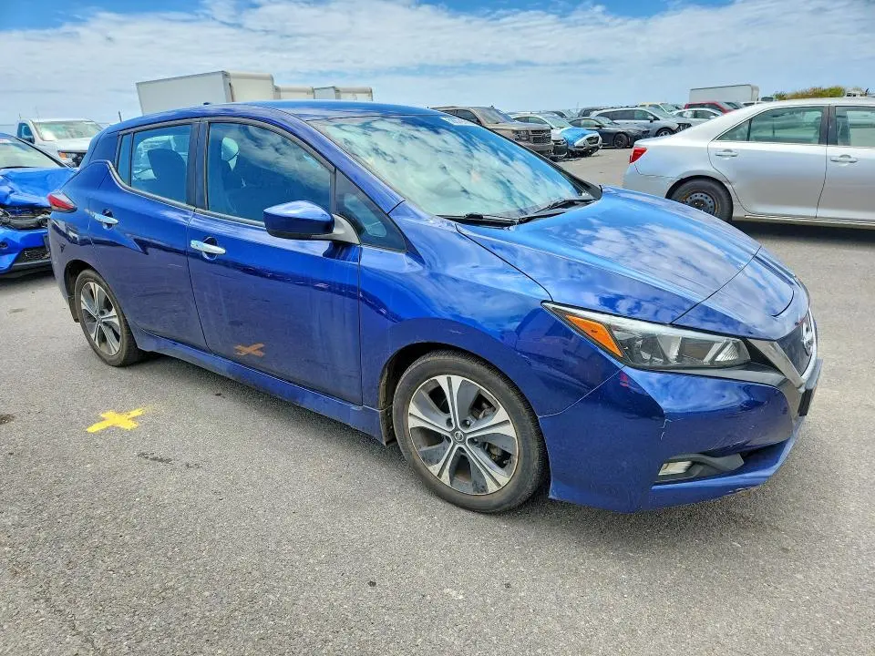 2020 NISSAN LEAF SV  