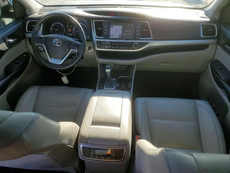 2019 TOYOTA HIGHLANDER SE  