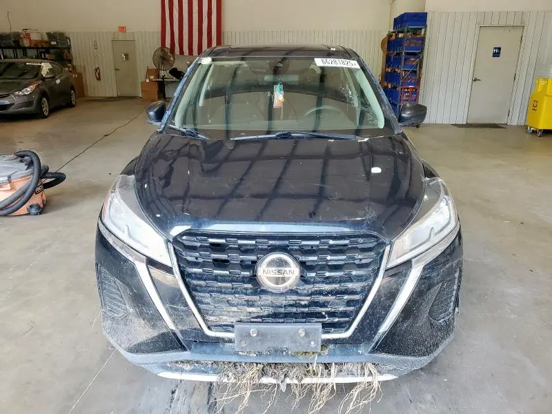 2021 NISSAN KICKS S  