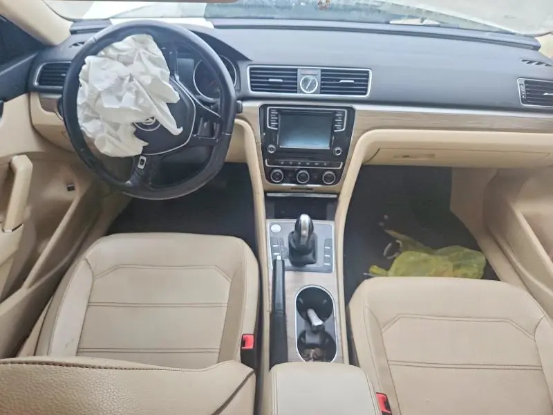 2016 VOLKSWAGEN PASSAT SE  