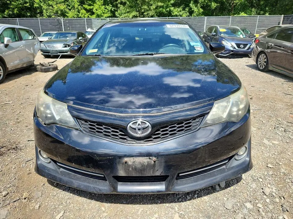 2014 TOYOTA CAMRY SE  