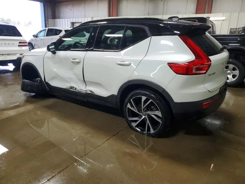 2021 VOLVO XC40 T5 R-DESIGN  