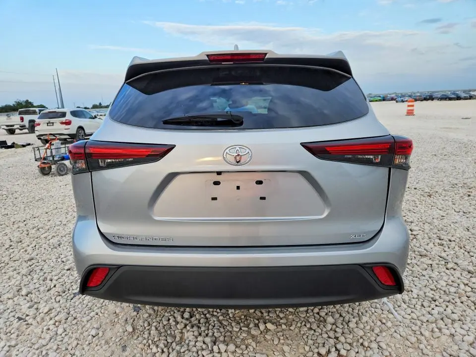 2025 TOYOTA HIGHLANDER XLE  