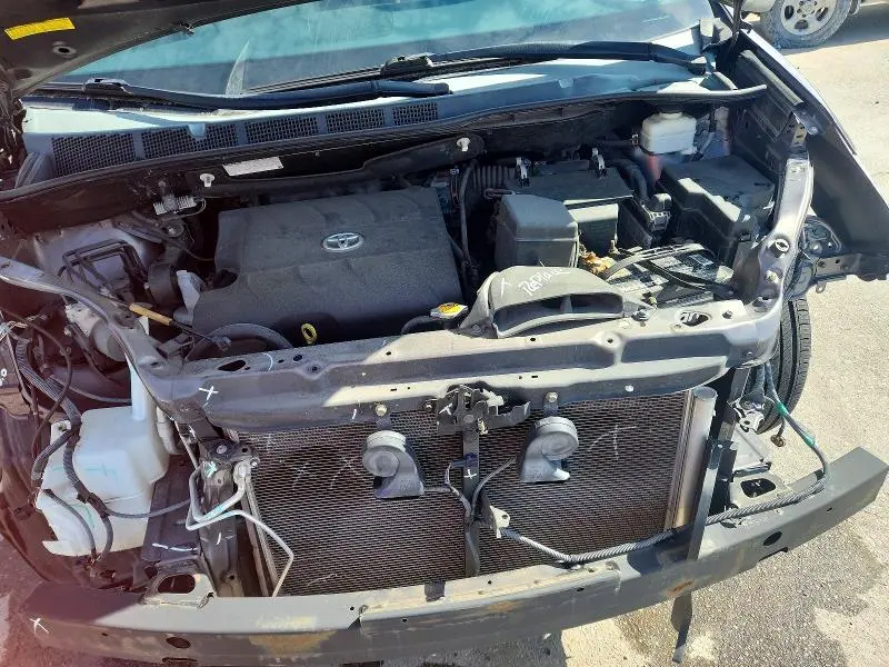 2014 TOYOTA SIENNA LE 8-PASSENGER  