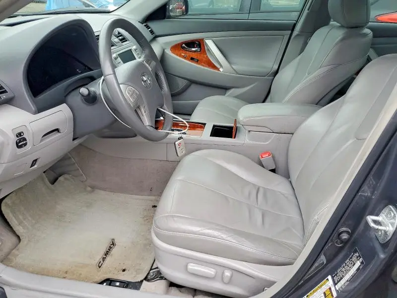 2010 TOYOTA CAMRY SE  