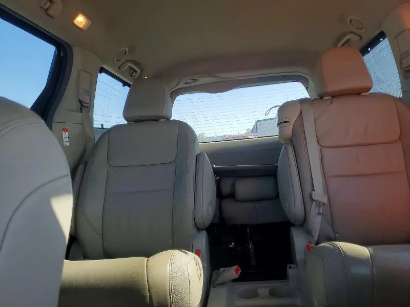 2018 TOYOTA SIENNA   