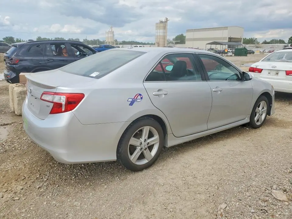 2013 TOYOTA CAMRY SE  