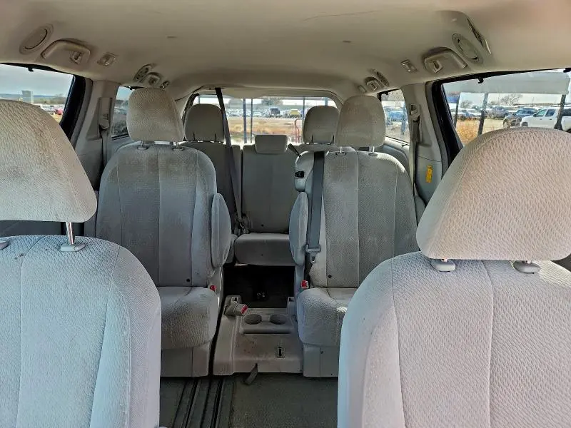 2014 TOYOTA SIENNA LE  
