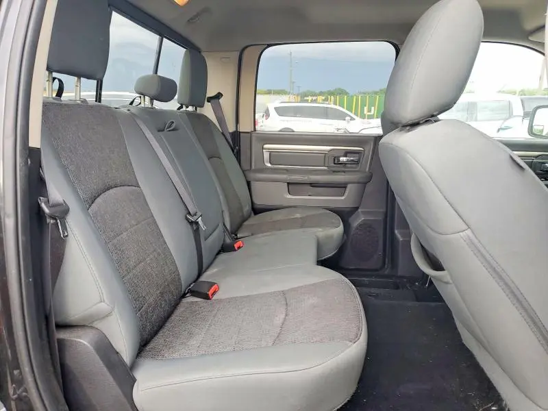 2016 RAM 1500 SLT  