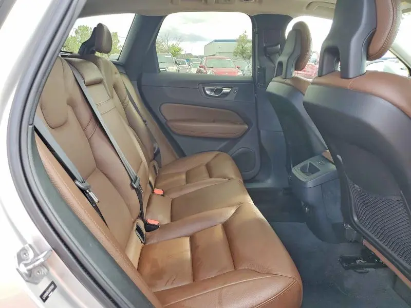 2019 VOLVO XC60 T5  