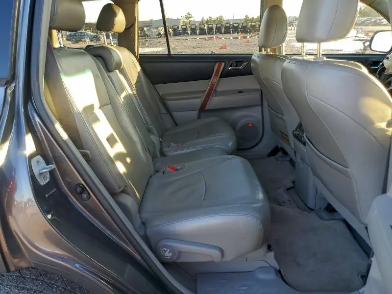 2010 TOYOTA HIGHLANDER LIMITED  