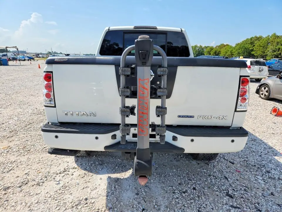 2011 NISSAN TITAN SV  