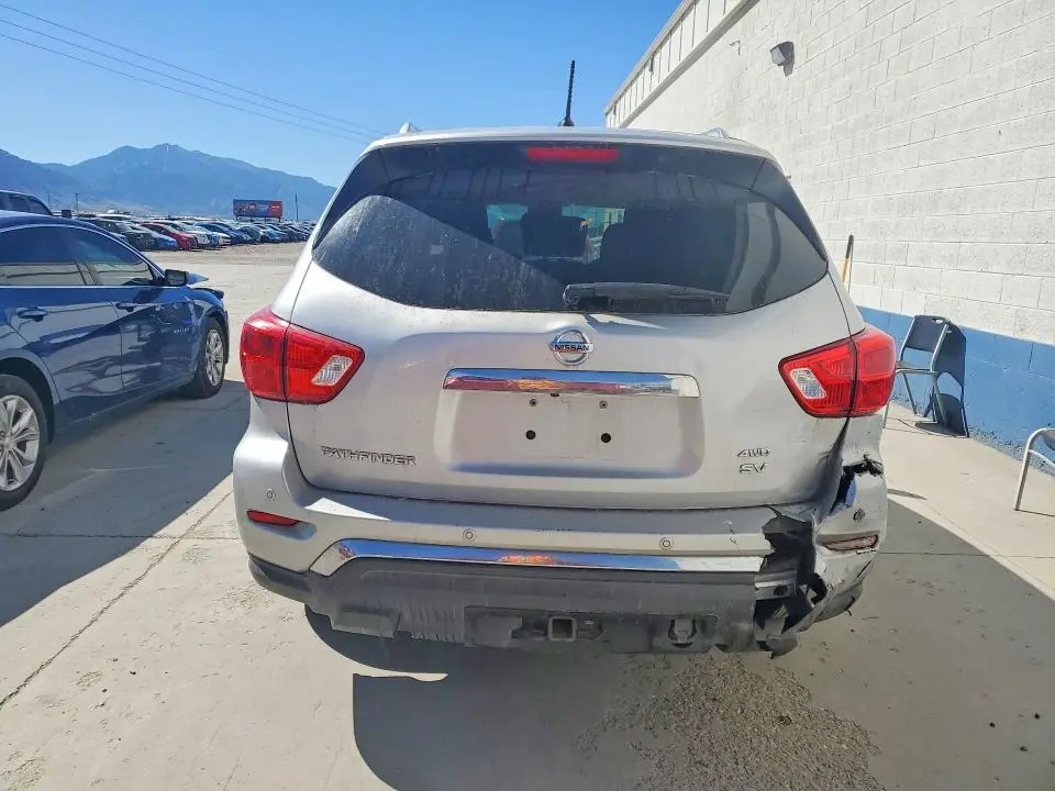 2017 NISSAN PATHFINDER SV  