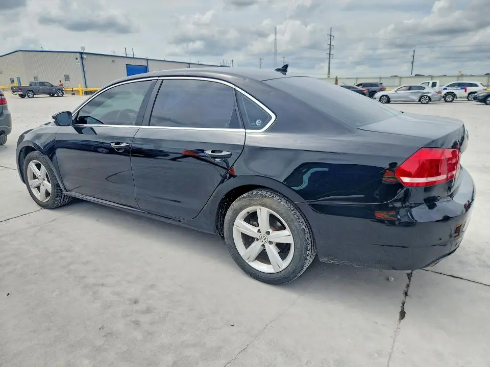 2013 VOLKSWAGEN PASSAT SE  