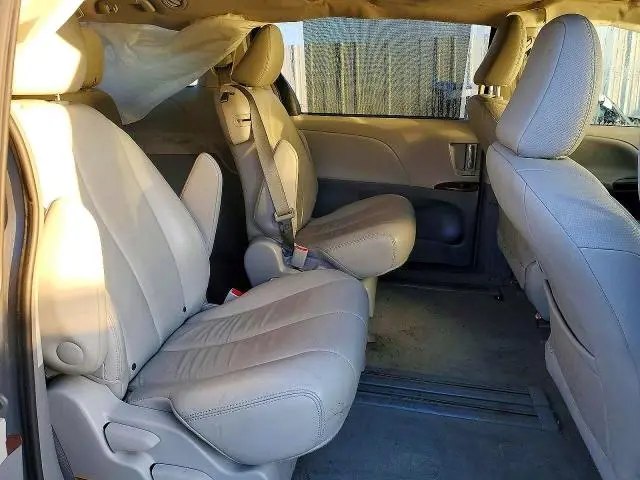 2013 TOYOTA SIENNA XLE 8-PASSENGER  