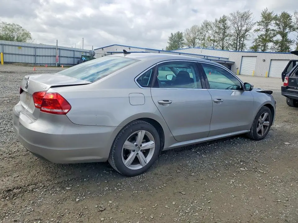 2013 VOLKSWAGEN PASSAT SE  
