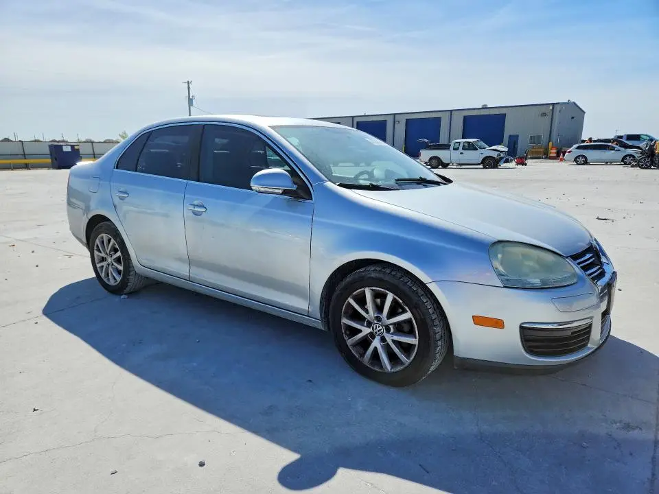 2010 VOLKSWAGEN JETTA SE  