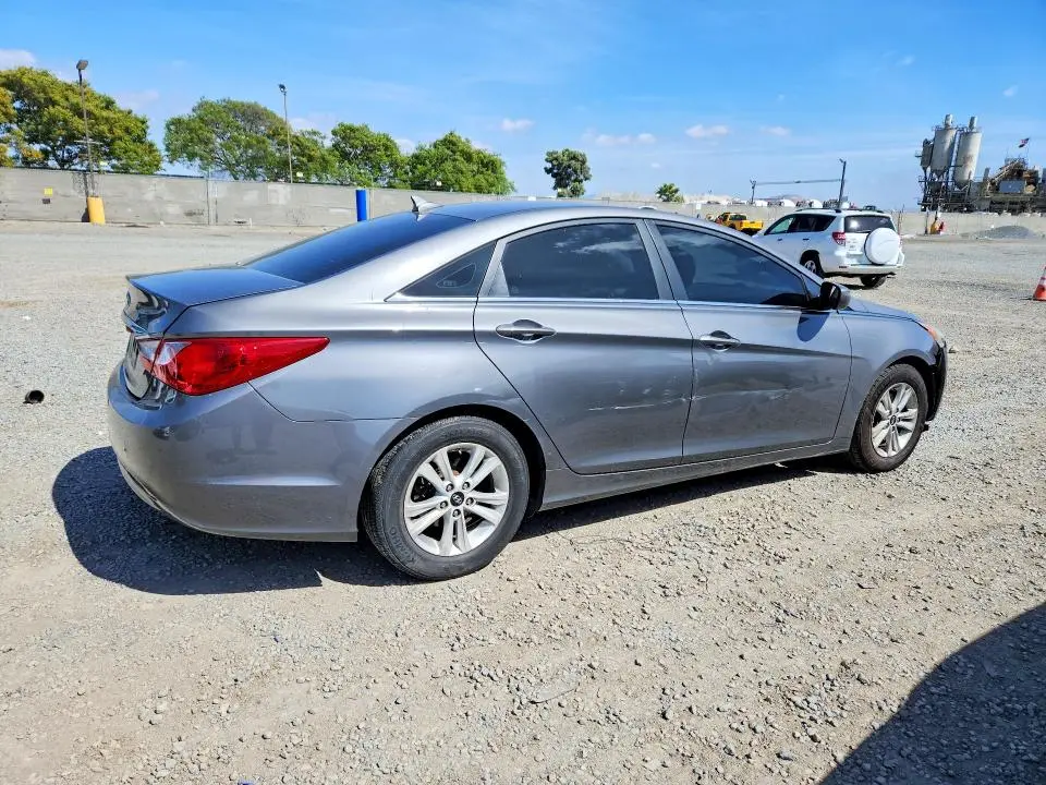 2011 HYUNDAI SONATA GLS  