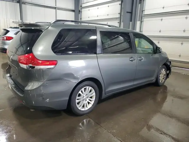 2012 TOYOTA SIENNA XLE  