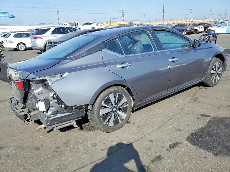 2021 NISSAN ALTIMA SV  