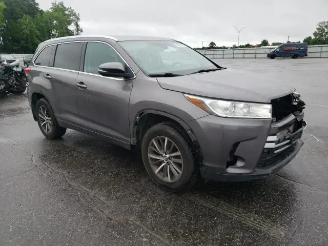 2018 TOYOTA HIGHLANDER SE  