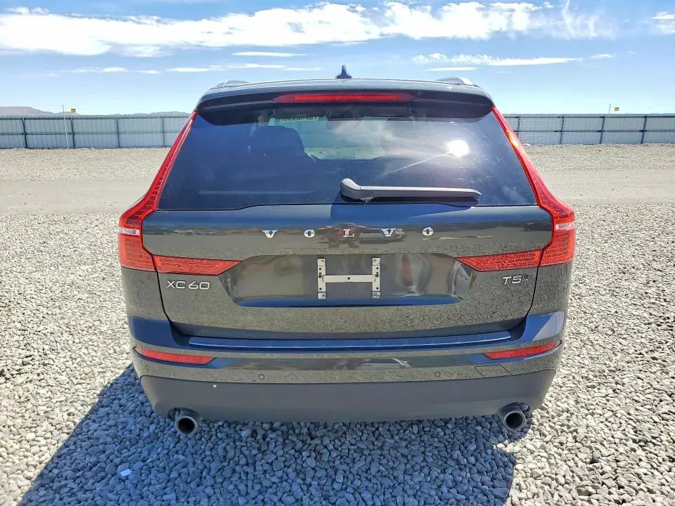 2018 VOLVO XC60 T5 MOMENTUM  