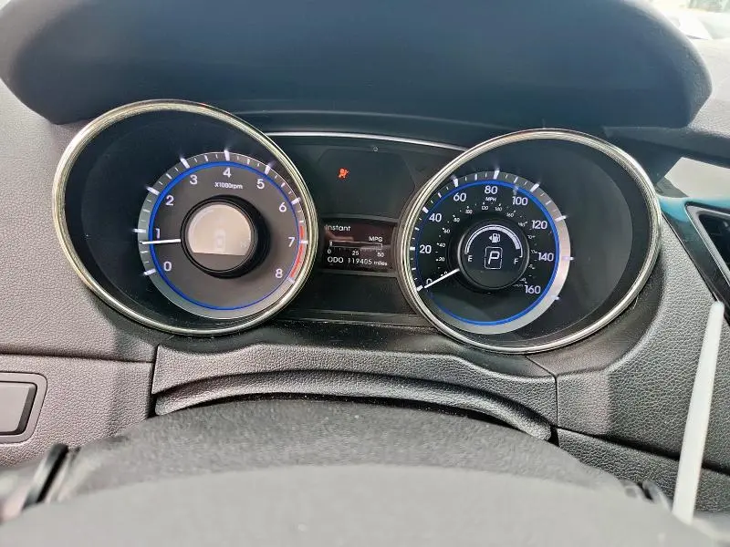 2011 HYUNDAI SONATA SE  