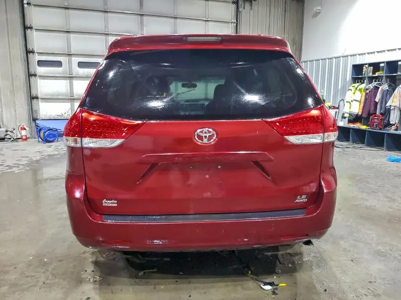 2014 TOYOTA SIENNA LE 7-PASSENGER  