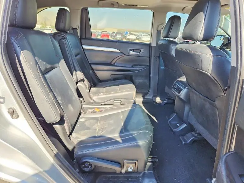 2019 TOYOTA HIGHLANDER XLE  