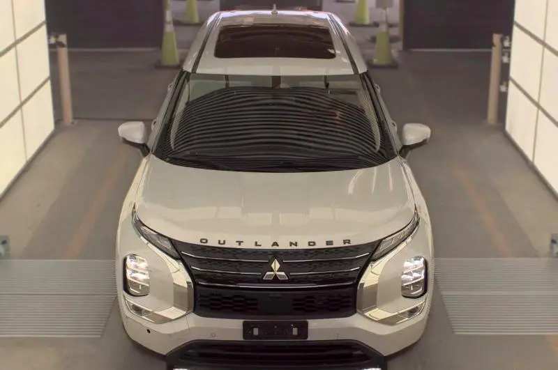 2024 MITSUBISHI OUTLANDER SE  