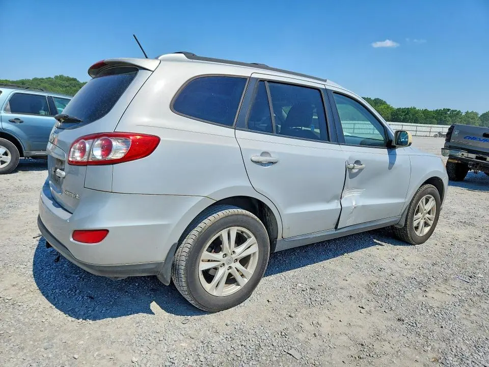 2010 HYUNDAI SANTA FE SE  