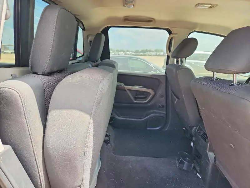 2015 NISSAN TITAN SV  