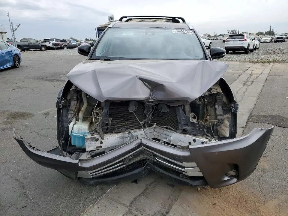 2018 TOYOTA HIGHLANDER XLE  